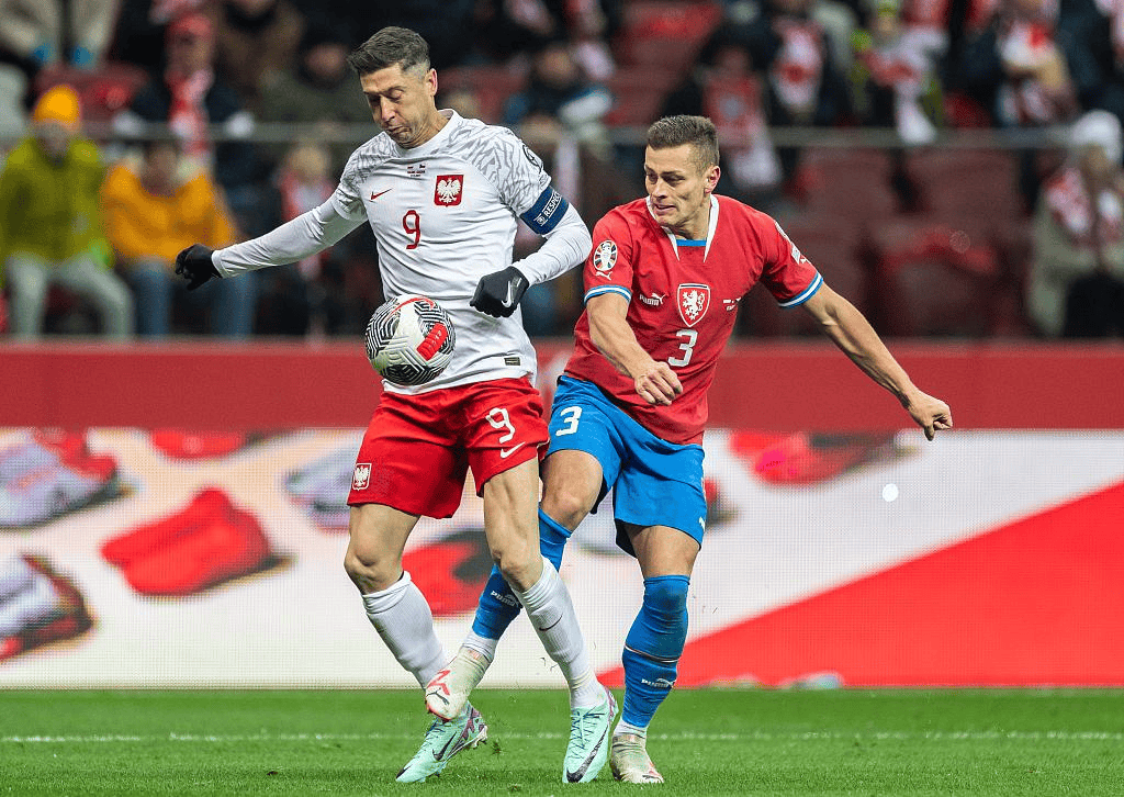 关于法国胜乌克兰，欧预赛晋级竞争异常激烈的信息