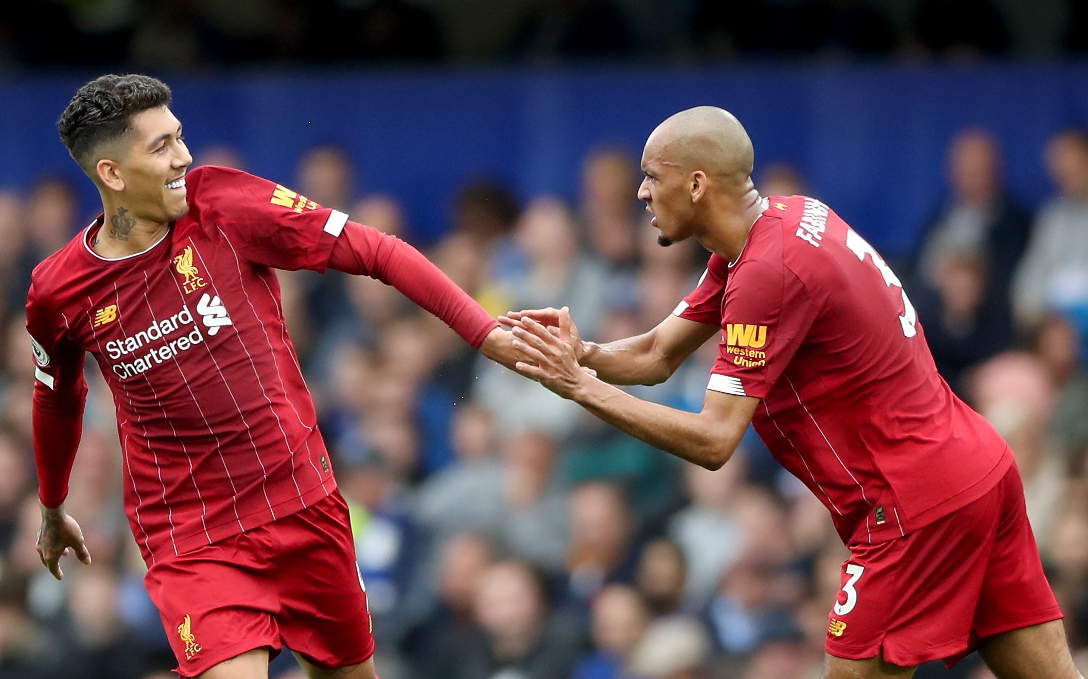 狼堡豪取三分，利物浦连胜登顶积分榜